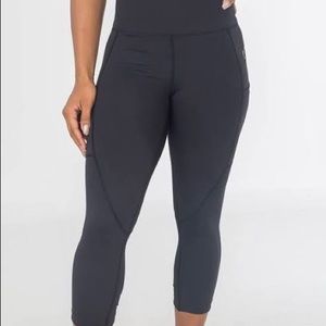 Curves and combat boots crop leggings